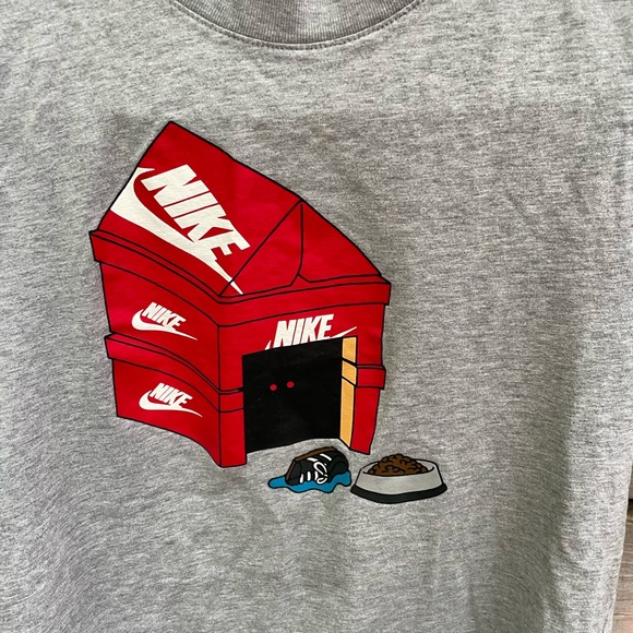 Nike doghouse graphic t-shirt size kids Medium smoke free home - Picture 3 of 4